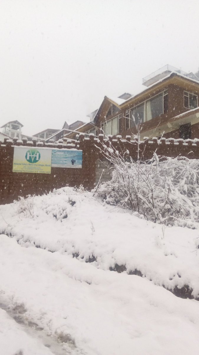 GypsieWanderer's tweet photo. Home looks good sometimes!! #himachalpradesh #Manali #Himachalvalley #Nofilter #Manalicottage #snowpost https://t.co/fv2lPkp9Xj