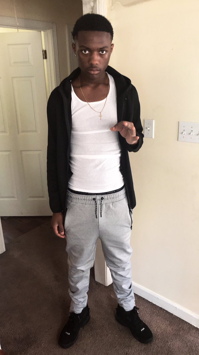OTBTigg's tweet photo. Yung nigga move in silence #codeofsilence #YGS #BB 👌🏽🐝💤 https://t.co/XXbIg3r1xj