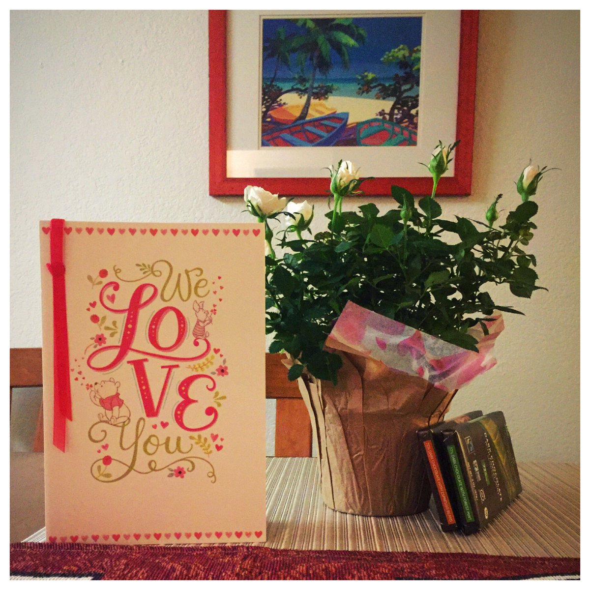 michele225's tweet image. When you come home from a long day to your messy apartment to find these... #SoLoved #SoEmbarrassed #FriendshipKeys #ButTheyDidntClean 😉