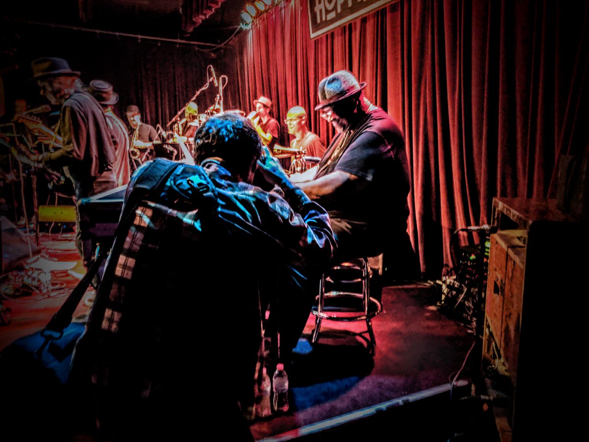 Jeff__G's tweet photo. Who's that shooting @MelvinSeals ?
@bob_minkin that's who.
#picturesofthetaking https://t.co/bJySqYzGto