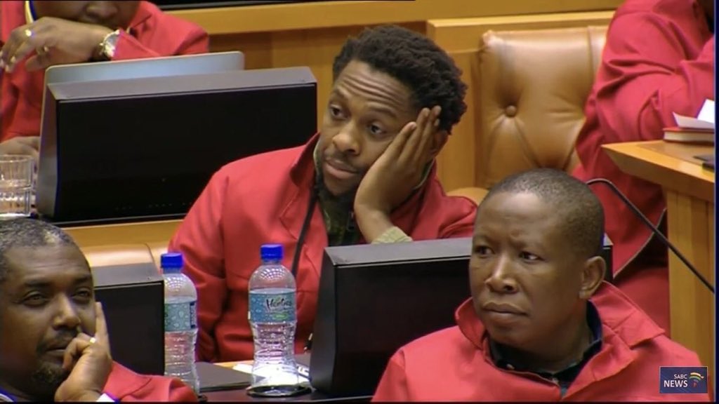 Moses_Maibelo's tweet photo. Robert Mugabe resigned,
Jacob  #ZumaResigns 
#MorganTsvangirai died ,
Kenya have 2 Presidents,
Nigeria have President residing in USA.
This is too much for Africa. https://t.co/Y4esNfzfJO