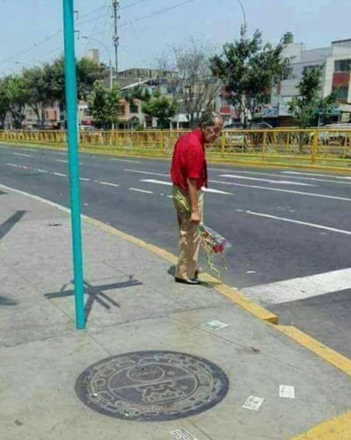 UnSinLetras_'s tweet photo. Había visto soldados caídos pero jamás un coronel... https://t.co/yYgI6osv7I