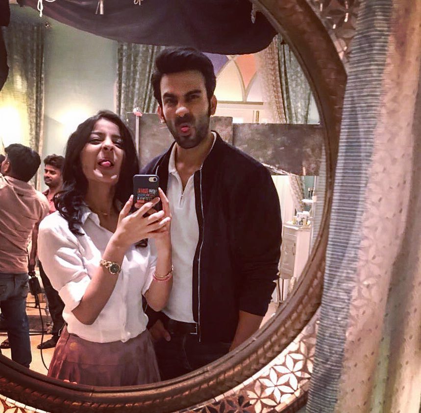 MahimaMakwanaFC's tweet photo. Awww these two are the cutest when they're together! 😍🤗😍 

#RishtonKaChakravyuh #Mahit #MiRaj #AniRaj https://t.co/Q5XKxxCYz2