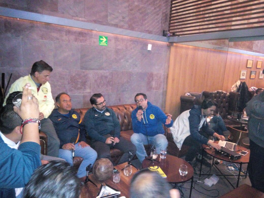 faustoponce's tweet photo. Aquí con @Sarmiento2Oscar @realidadamerica y @pedrogarciah en el @cigar_point grabando el podcast de #TiemblaElEstadio para @LosMasGrandesMX https://t.co/hl3nFufzis