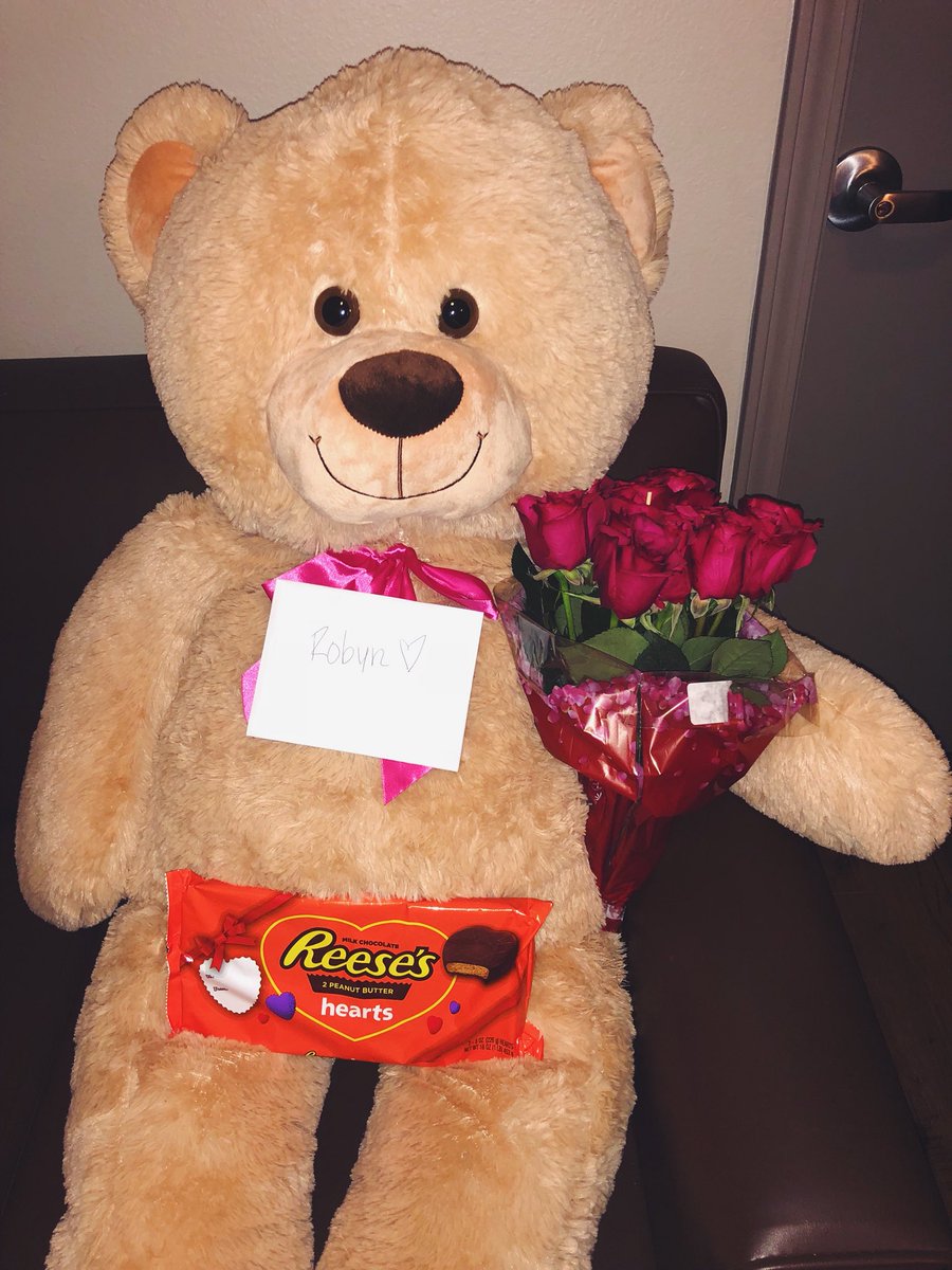 RobynGajdica's tweet photo. I have always secretly wanted a giant teddy bear 

happy valentine’s day!!💗💕💘 https://t.co/sqwVupzdmk
