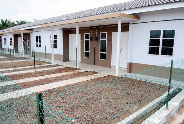 501Awani's tweet photo. #AWANInews Rumah tidak mampu milik: BNM saran 5 cara selesai masalah https://t.co/nIKo5qMmvX https://t.co/95EwaK6lUJ