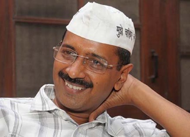 news24tvchannel's tweet photo. This Valentine message from a girl left Kejriwal blushing! #ArvindKejriwal #Valentinemessage https://t.co/D54871DaF1 https://t.co/vwpQRBxyNT