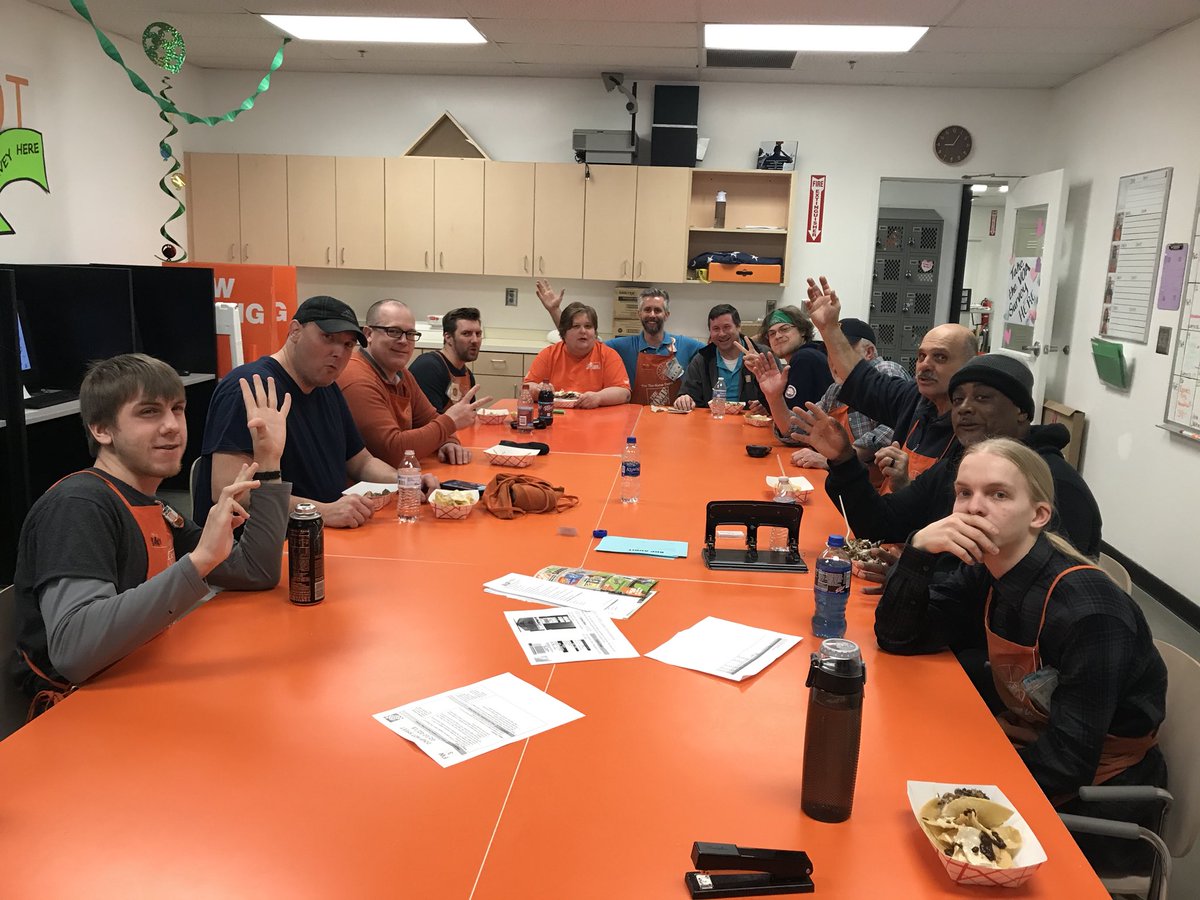 ErinJelley's tweet photo. Freight team at 207 days safe!! Celebrating the big 200 with #RighteousCuisine #NachoBar and Cake!!! #200dayssafe #settingthepace @samanthamannc @bobsaniga @troyer_paige @chadgee1 @BHomkes @jen6470 https://t.co/sPAjSmPUNF