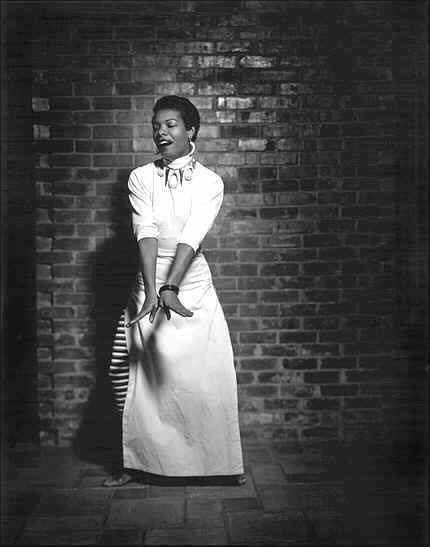ValaAfshar's tweet photo. You can only become truly accomplished at something you love. 

Don’t make money your goal. Instead pursue the things you love doing and then do them so well that people can’t take their eyes off of you.

—Maya Angelou https://t.co/lz9aRfnnbr