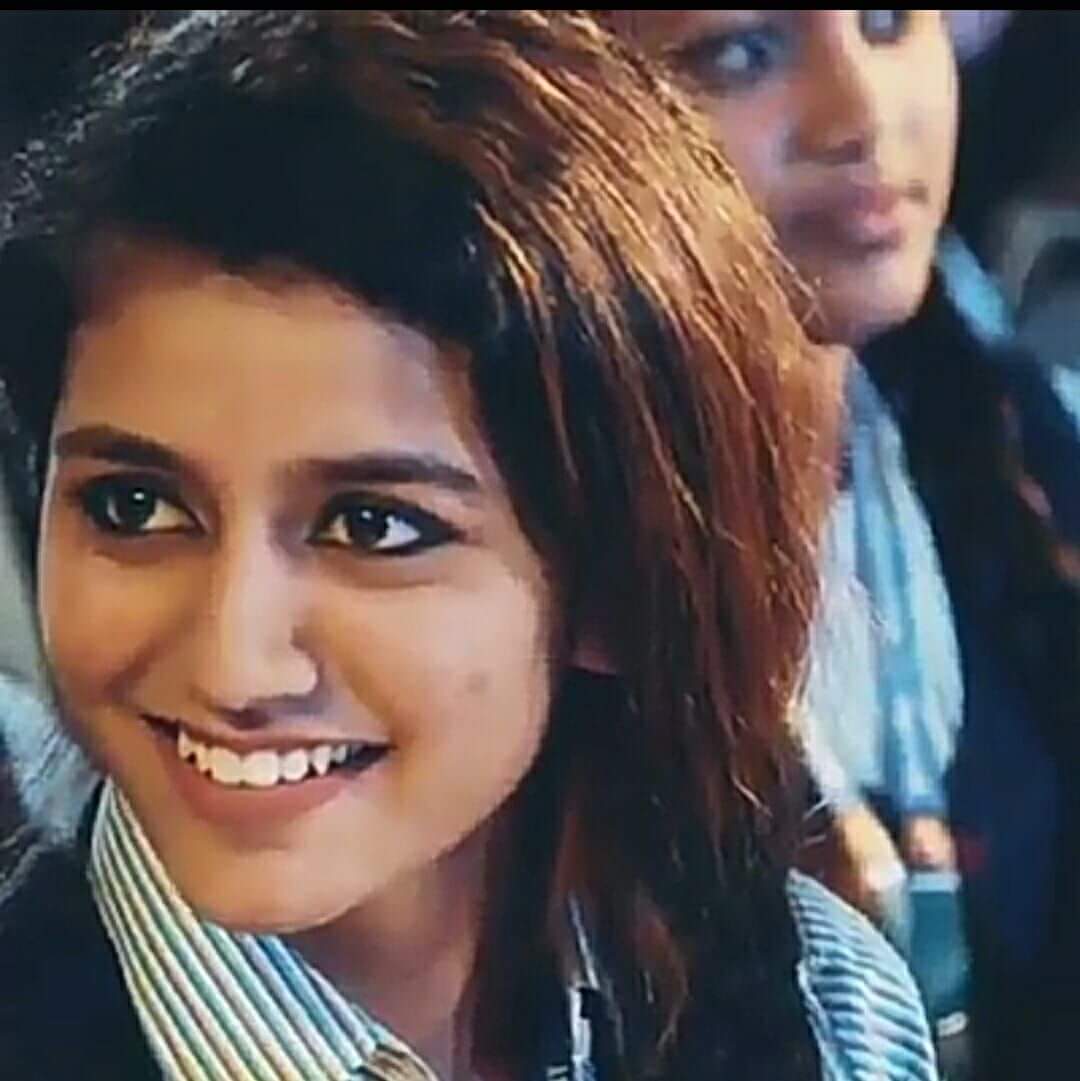 Prakash_TiwariG's tweet photo. #_________________प्रात: #_अभिनंन्दन_______________#
उम्र को हराना हो तो शौक सदा ज़िंदा रखो..;
घुटने चलें ना चलें, मन उड़ता परिंदा रखो...!!
#__________Always__Keep___Smiling
#HEART_HACKER https://t.co/8VDuoGphmV