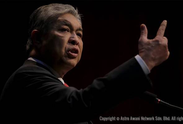 501Awani's tweet photo. #AWANInews Perlu kawal penularan hadis palsu - TPM Zahid https://t.co/x7pDBpdjQj https://t.co/f6XghAM85g