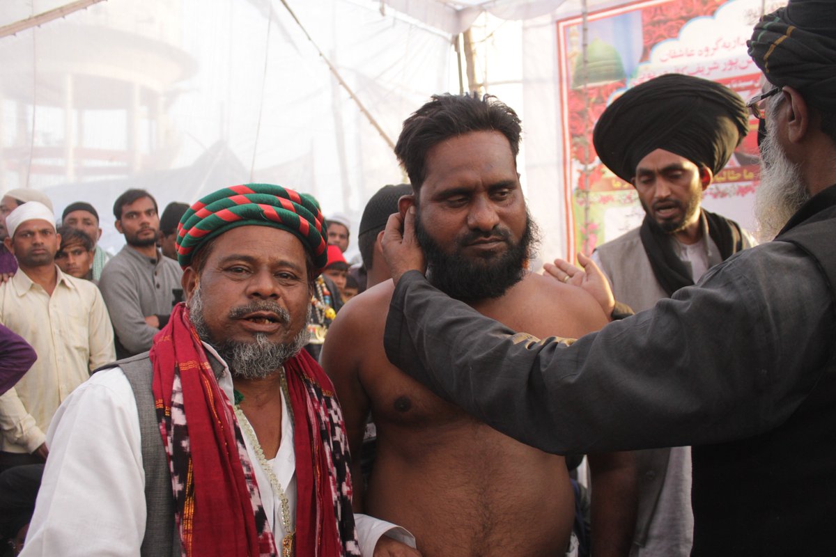 firozeshakir's tweet photo. The Initiation of a Malang at #Makanpur dip in the River Issan named after Jesus offering of strand of hair from head face taking alms from the crowd next namaz and a new name to remain celibate grow dreads .
#MadarriyaSilsila
#inititiation
#malang
#Sufism
Dam Madar Beda Par https://t.co/7ntHvYqBDY