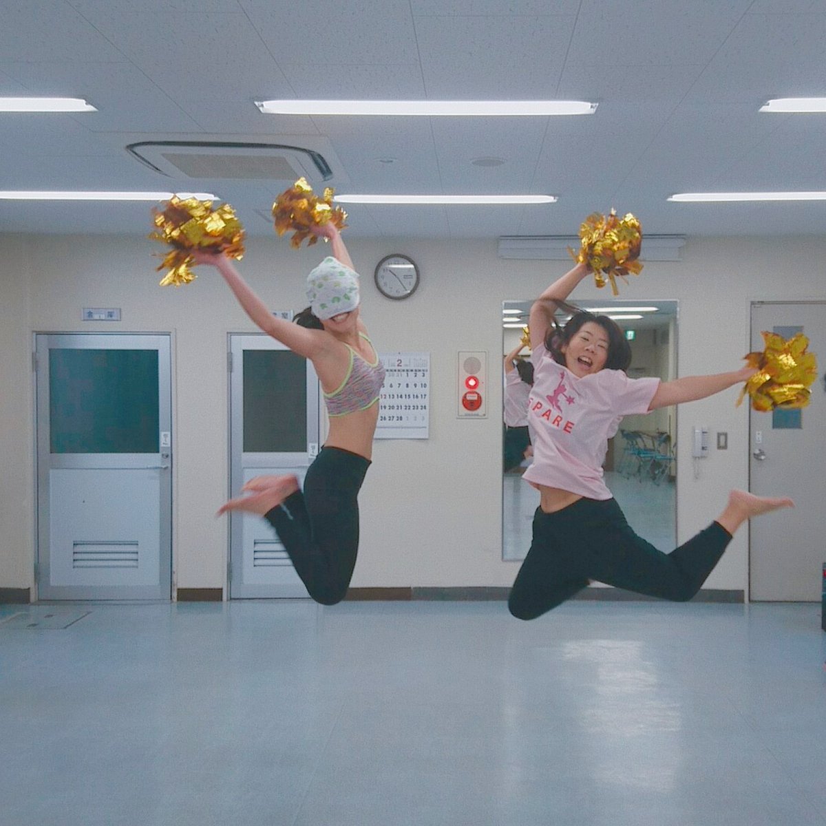 母チアダンス集団juicy Flowers Let S Cheer Dance レッツダンス ジャンプ スペア チア部 チアダンスチーム チアダンス 大人チア 大人ダンス ダンスレッスン ママチアダンス ママチア スポーツ女子クラブ スポーツ女子 ダイエット