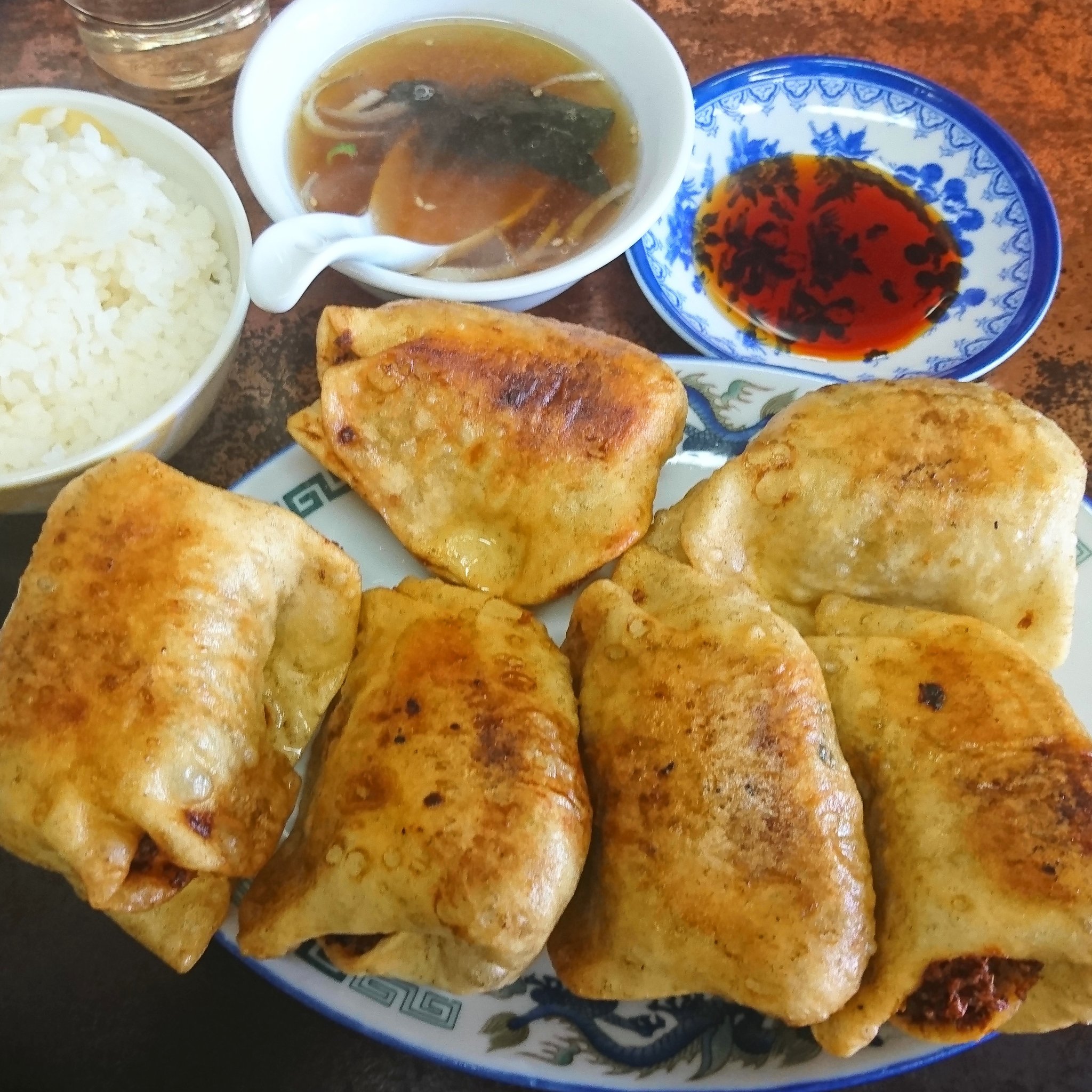Mamoru Mori 市川市民のソウルフード ひさご亭のジャンボ餃子いただいてきました 市川駅にあった頃はよく行ってたけど 移転してからは久しぶりの訪問 拳ぐらいの大きさがある甘 い餡が特徴のこちらの餃子 あいかわらず美味しかったです 市川大野