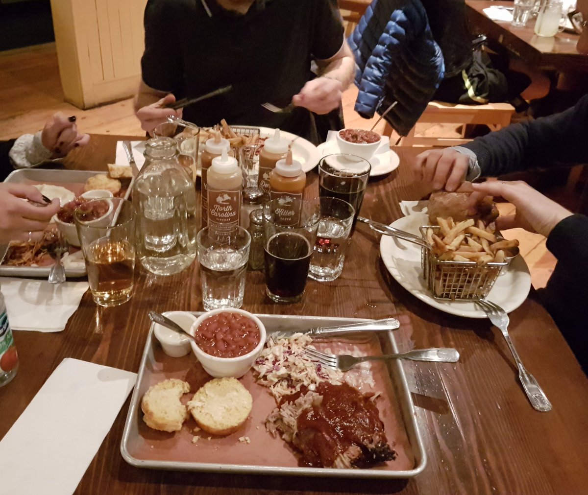 Insisting all the germans have to try some bbq while they're in the US for #OSM18....it did not disappoint.