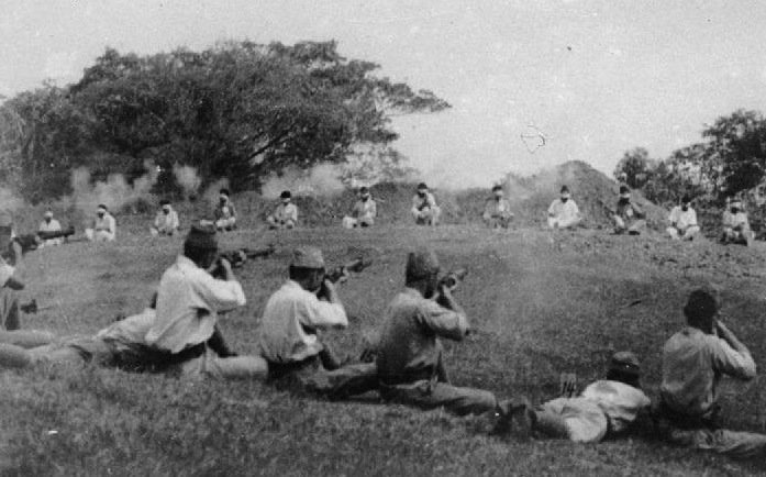 HeritageTimesIN's tweet photo. 15 February 1942, Singapore fell to Japanese in #WW2 ; here, Japanese shoot blindfolded #Sikh POWs of III Corps, #BritishIndianArmy #SingaporeMutiny https://t.co/XZQKZdUNOH