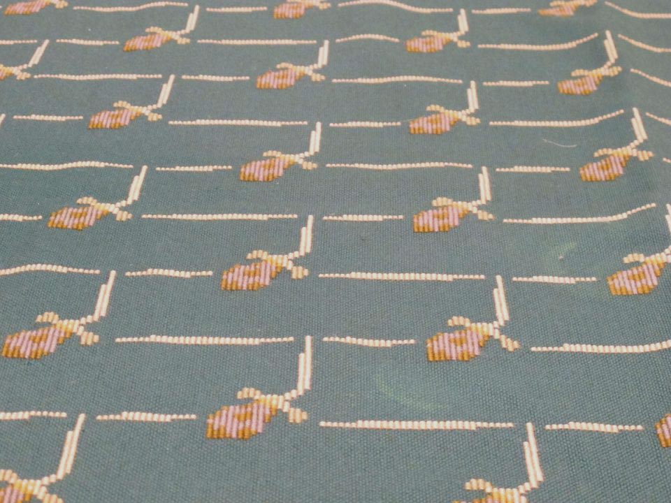 Gallery_Yacou's tweet photo. We love this unusual pattern on a Swedish needlepoint rug.

#Swedishrug #needlepoint #antiquerug #acorns #wintrypattern #ArtDeco #loverugs #buyantiques #BADA #LAPADA #buywithconfidence https://t.co/7iM6YW6fvH