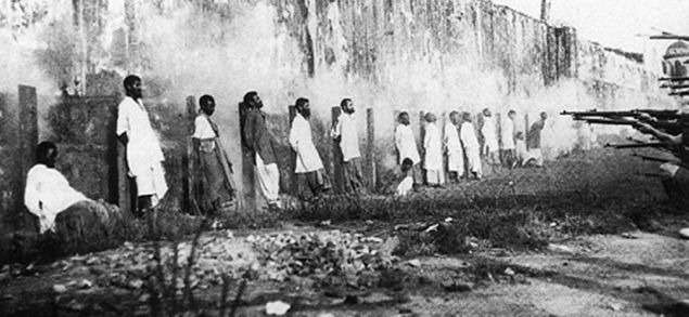 HeritageTimesIN's tweet photo. 15 February 1915

Mutineers being executed by firing squad during #WW1. It shows some Indian Muslim sepoys still standing and some down, as the European militia executioners missed their targets several times.

#SingaporeMutiny #WW1OnThisDay https://t.co/FxDT34JcuQ