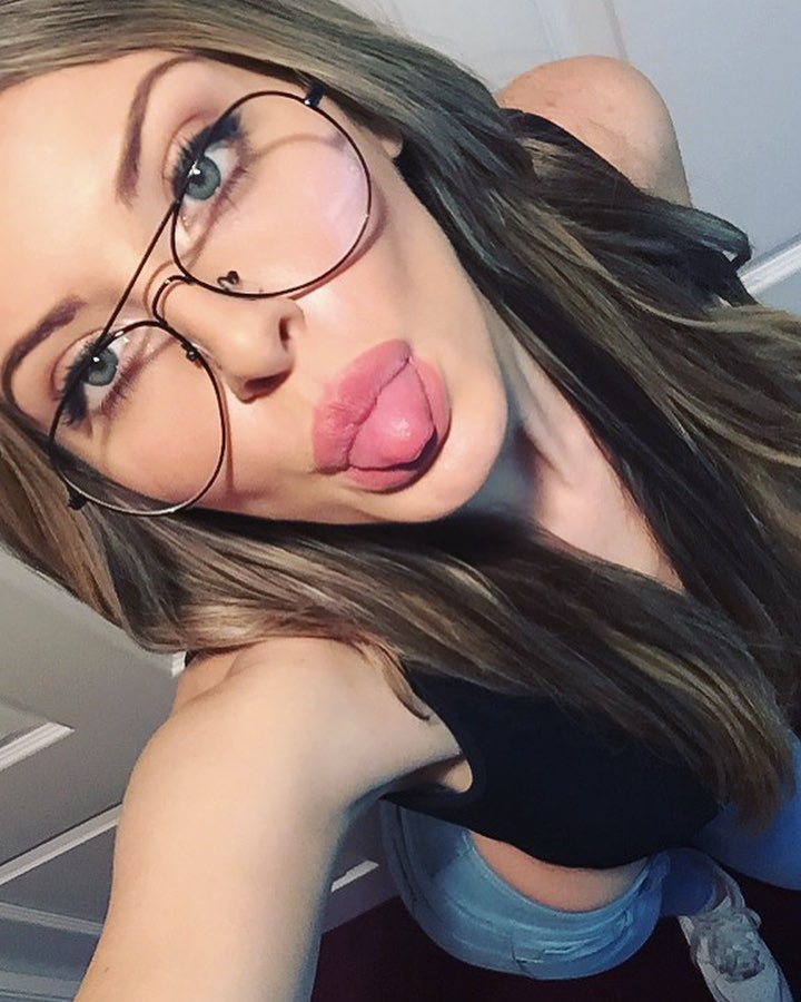 GlassesGirlPics's tweet photo. πΈπ·πΈ
π Ashley Schultz π
π€ @ashxschultz
πOMG No way to explain this girl's charm π
#Glasses #GlassesGirl #girlswithglasses #GlassesFantasy #Glassesfetish #Sunglasses #beauty #model IG: #ashxschultz SC: #ashxandria #GlassesGirlReal π https://t.co/qw3GvN1iKV