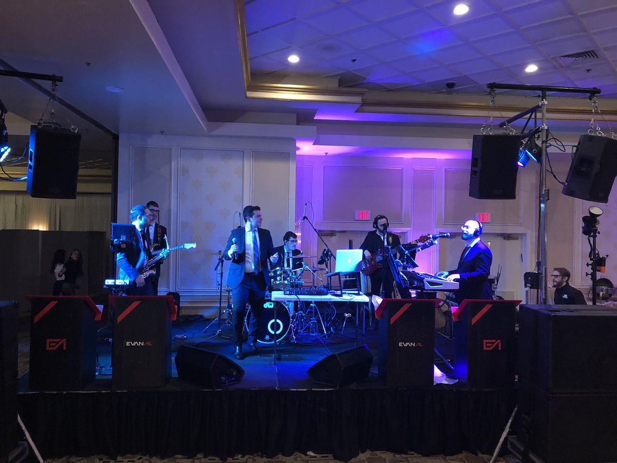 moshetischler's tweet photo. The place was on fire🔥🔥 tonight with @EvanAlOrchestra in the atrium!!! #DJ #Singer #Wedding #Jewish #Band #Djjon #Sax #Guitar #Club #Allnight #Energy #Monsey @AvromiBasch @MoishyGuitar @sceventsinc @djjon97 https://t.co/5I8PTm2khh