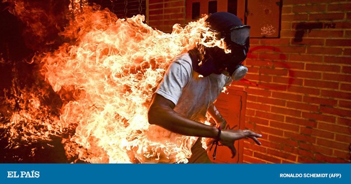 el_pais's tweet photo. Las imágenes nominadas al World Press Photo 2018 https://t.co/OJlJX2HCPH La asociación World Press Photo ha anunciado las imágenes nominadas en la categoría World Press Photo of the Year, la ganadora se conocerá el 12 de abril https://t.co/E6cwT4Hv0C