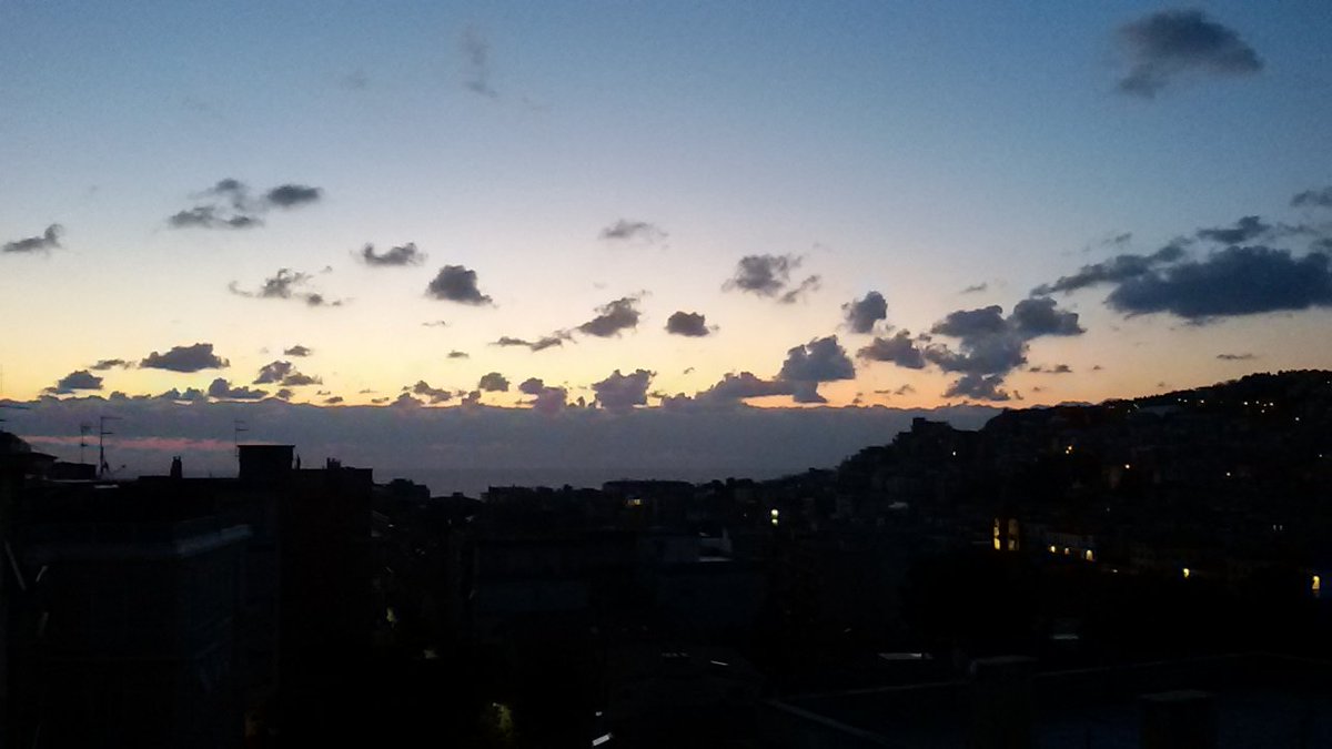 maxghostsamurai's tweet photo. Alba celeste in #Ancona
Heavenly Dawn
#buongiorno
#difficilmentetaggable https://t.co/KHpRX9XaTb