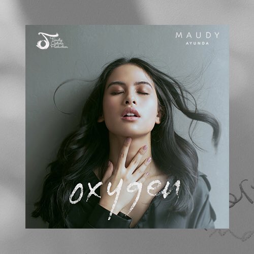 maudyayunda's tweet photo. ‘OXYGEN’ the album is out now! Get the CD at Gramedia stores, and stream it online:

Spotify: https://t.co/jbpfb3A2F4 
Apple Music: https://t.co/2SU8Qg8uS6
Joox: https://t.co/8pgnT0Dgfd

#OxygenTheAlbum https://t.co/YxCgYINAv0