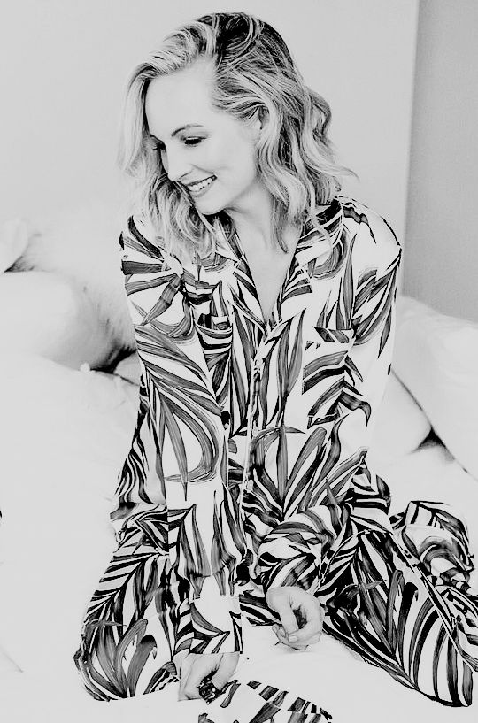 Is off to bed!
In DMs until  I pass out

#AmplifedAllureOffline