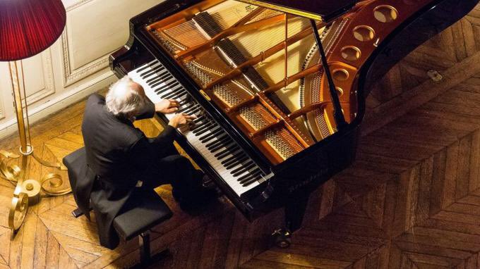Delcroixx's tweet photo. CRITIQUE - Voyage dans l'univers intemporel du pianiste #DavidLively https://t.co/Kg2w5GzDEZ via @Figaro_Culture https://t.co/d4IPi4lRmU