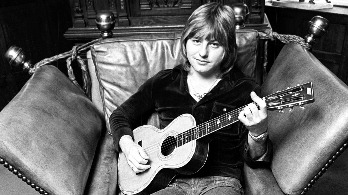 ProgNationUK's tweet photo. "Certain things you learn through exposure. It's really the elements which make up any artist. You really learn by example. You learn by influence. And some people have a huge impact on you, and that's how you become the artist you are." -#GregLake #missGreg https://t.co/Ha3KrlK1P7