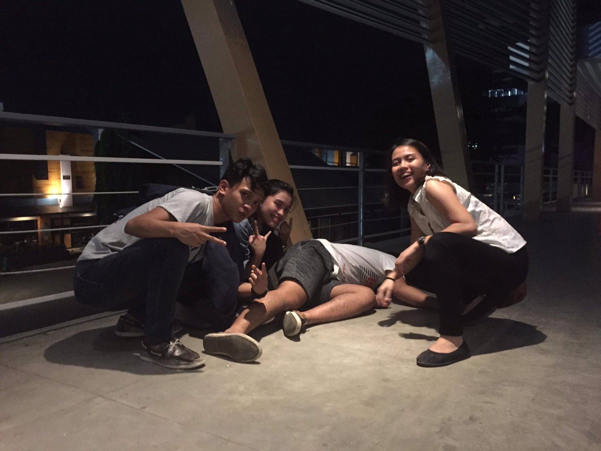 johnsamuya's tweet photo. We found dead body HAHAHA #drunkmaster https://t.co/1JSSuP3wKS