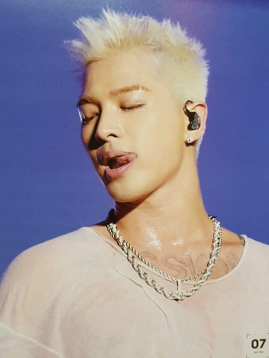 bobochachachips's tweet photo. So a cutie pie in May, next thing a sexy create in July! 
😋😋😋 #taeyang #youngbae https://t.co/jUeUmyuO12