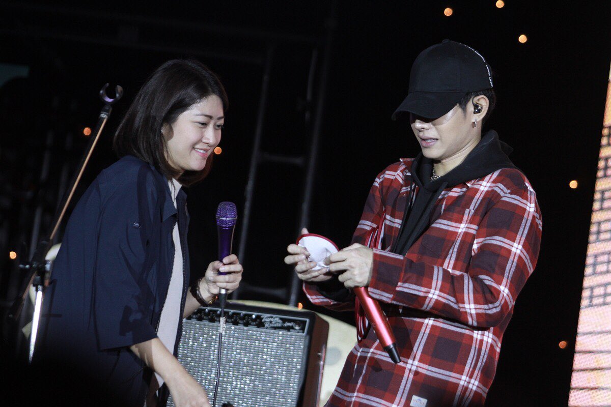 ikazyy_'s tweet photo. เซทนี้ เก๊าดีจายยย #เป็กผลิตโชค พับพัดได้แย้ววววว... 😉🎉🎉🎉 *จุดพลุ* ปุงๆๆๆๆ 

📷 _zrebrum_ 🙇🏻‍♀️ https://t.co/bZhy1fq2Ld