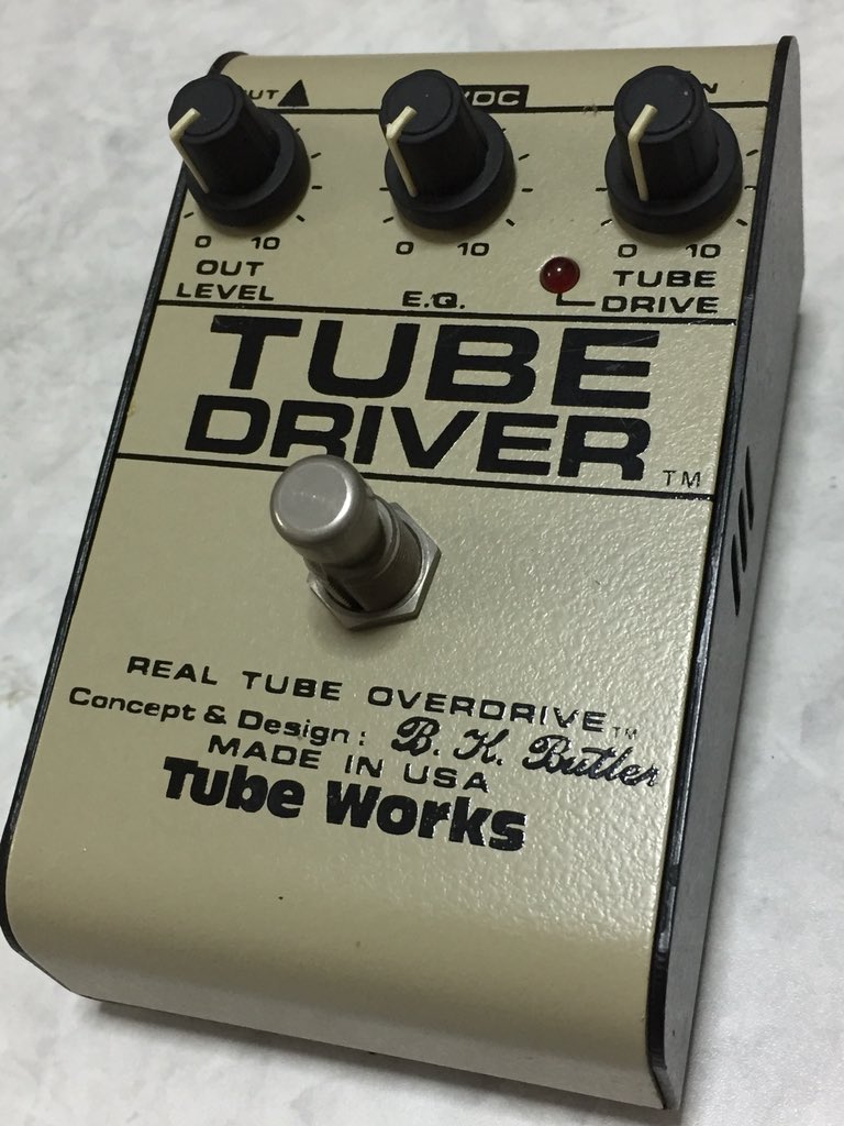 takashi_ottosei's tweet photo. あちらは4ノブVer.やけどDavid GilmourにEric Johnsonも使ってる憧れにして念願のTube Driver、見てるだけでニヤニヤしてしまう。ちゃんと真空管も鎮座ましましておられるわ。中開けるのはまた後ほど
#tubeworks
#tubedriver https://t.co/15ebIjwCuL