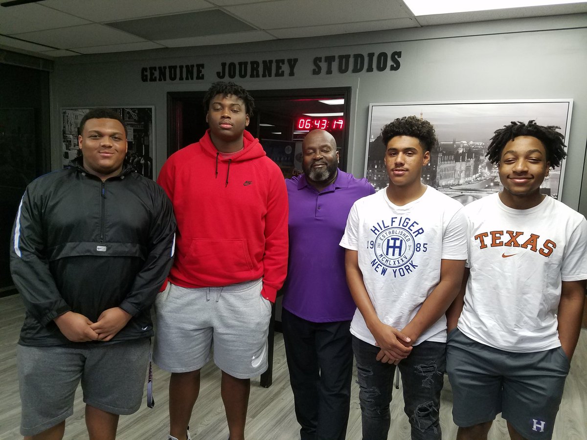 TXTOASTFOOTBALL's tweet photo. In Studio Guests HUMBLE hs baseball so.Anthony Tejada, Donovan Rice, Atasoscita HS OL Kenyon Green @K_Green_01 Foster HS Robert Harbor @Robharbor #HookEm #NoTimeOff #TXTOASTHSFOOT #BuckeyeNation #Aggies #Sooners https://t.co/4kKoVo70y4