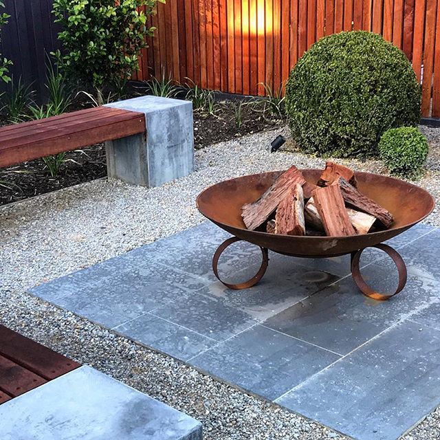 anthonyscottLD's tweet photo. Time to get this #fire started!🔥thanks to boys from blue ribbon for bringing this little one to life. 👍#keepingitsimple #design #outdoor #firepit #garden #landscapedesign #bench #bringthefamilytogether https://t.co/BhwgH4Sk3d https://t.co/u2UDYUyDsU