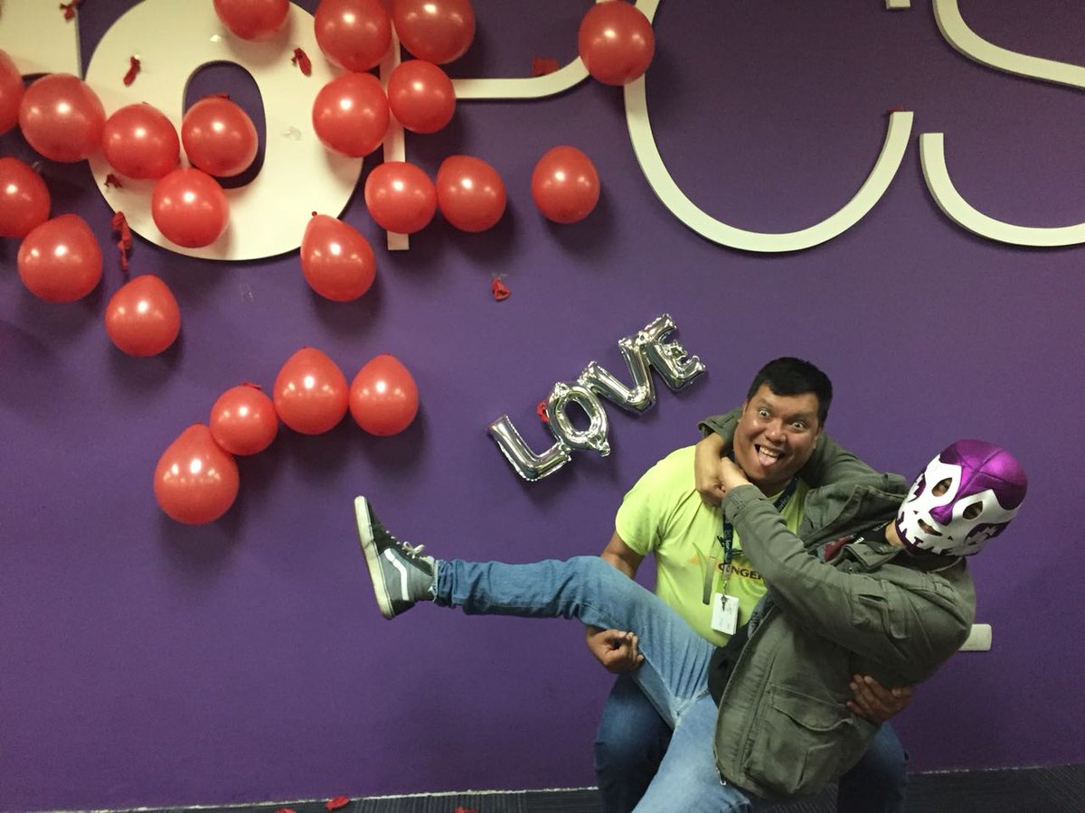 Bro_Colis's tweet photo. Valentine's is every day - we show love to our customers with a smile and the best attitude they can ever have! As well to our partners :3 @_LopezMan @TioGuichoGT @Josie_MPCS @PurpleSquadGT @AngieD1101 https://t.co/YnCIdCgL1a