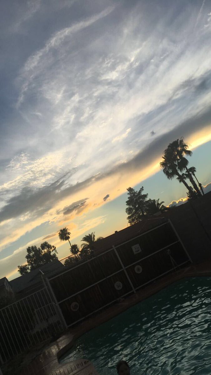 Flippincamryn's tweet photo. 3 mins left of your birthday. I may be leaving you but you will always be my home. Happy birthday Arizona ❤️ https://t.co/uKrX7deXde