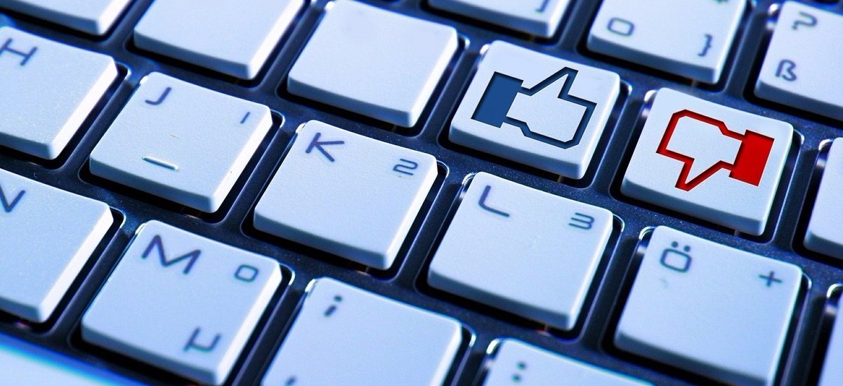 hootsuite's tweet photo. Are you making a good first impression? 🤔 4 ways to get people to like you on social media: https://t.co/wwvRMPnwPm https://t.co/18mcCEaRGe