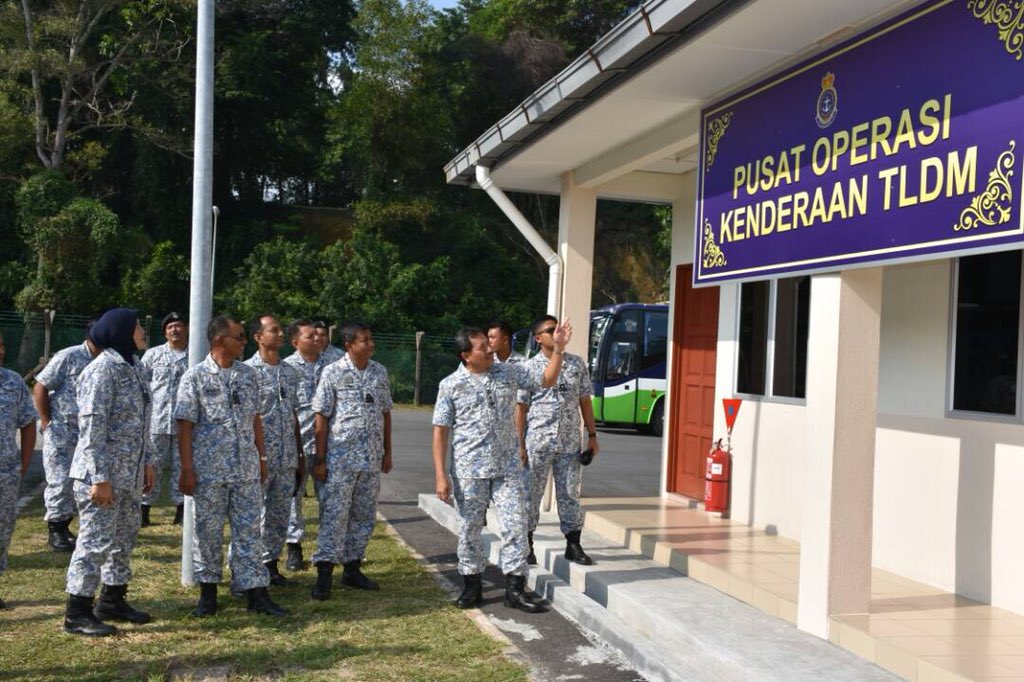 RMN_HQWNL's tweet photo. Majlis Perasmian Pusat Operasi Kenderaan TLDM oleh YBhg Panglima Logistik Barat.
@sahsa1785 
#mklogbarat https://t.co/1lBBuVuZgG