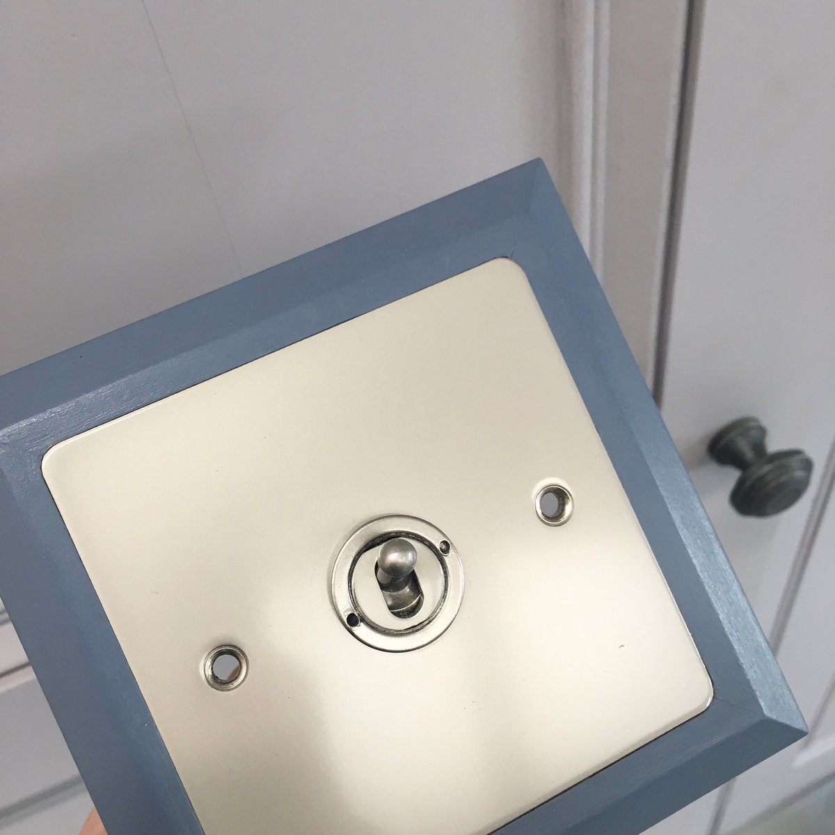 NaylorFay's tweet photo. Lovely bespoke colour choice going out of the workshop today @littlegreenepaintcompany #juniperash looks very fetching with the Pearl Nickel Toggle Switch 👌 #homedecor #details #Finishingtouches #dreamhome https://t.co/tfAMoneopM