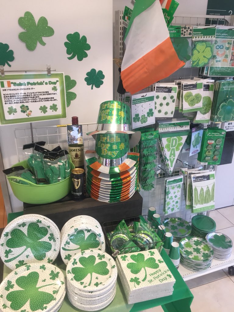 ナショナル麻布スーパー 2f雑貨コーナーでは 早速イースターグッズとセントパトリックデーグッズが入荷してきました ディスプレーもイースター仕様に変更しましたよー セントパトリックデー セントパトリック イースター T Co Hb6onikz8s