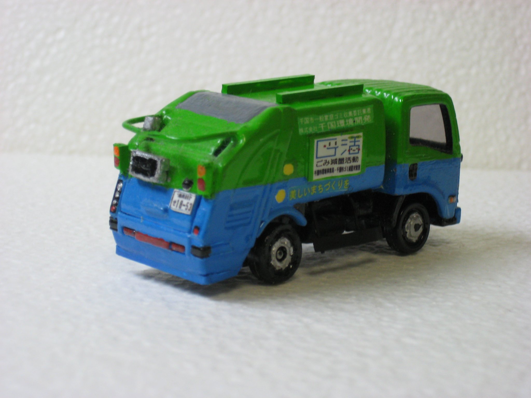 金ちゃん 大阪特殊車体工業 A Twitter 塵芥車 ゴミ収集車 を製作 6代目いすゞelfをベースにリアル に仕上げてみた 製作上の設定では民間委託で一般家庭ゴミを収集する車両 モデルは東大阪市民間委託仕様 トミカ改造 金ちゃん 大阪特殊車体工業 A Twitter 塵芥車 ゴミ収集車 を製作 6代目いすゞelfをベースにリアル に仕上げてみた 製作上の設定では民間委託で一般家庭ゴミを収集する車両 モデルは東大阪市民間委託仕様 トミカ改造