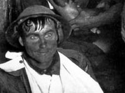 Взгляд на 2000 ярдов мем. 2000 Ярдов. Глаза на 2000 ярдов. Взгляд на 200 ярдов. Взгляд на 1000 ярдов.