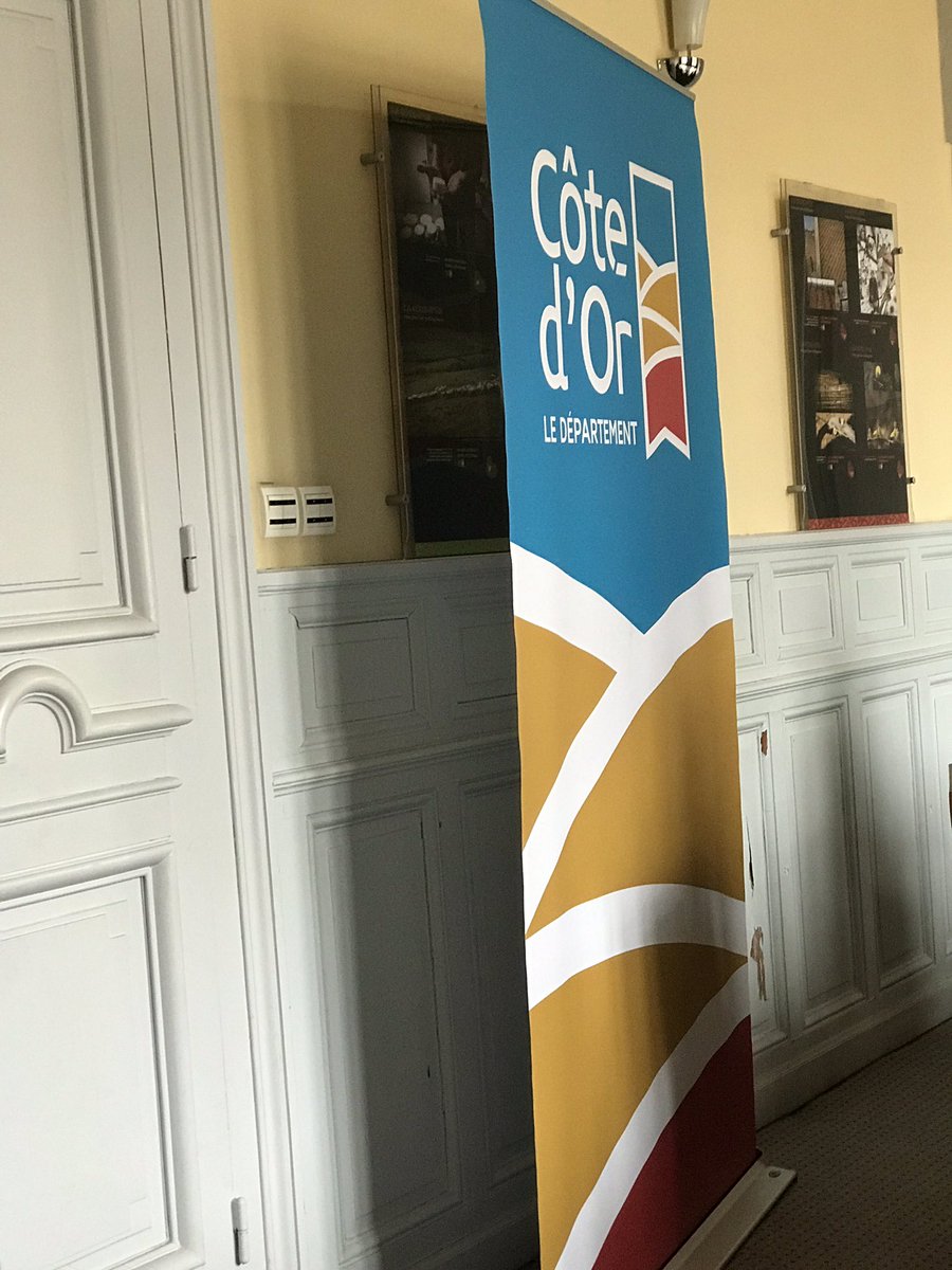 r_viotti's tweet image. Rencontre de @KhattabiF et @onoblecourt avec les cadres et élus  du Conseil Général #cg21 ...Actions de prévention et d&apos;accompagnement global @Delegpauvrete #StrategiePauvrete @agnesbuzyn