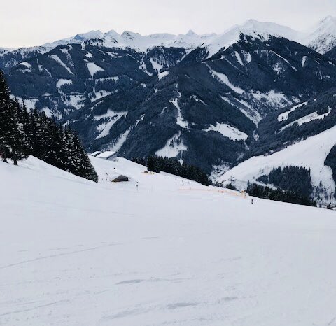 neilsonaustria's tweet image. Great snow and wonderful views in Leogang this morning. Life is good!! 🎿🎿 #LeoGang #neilson #lovesnow