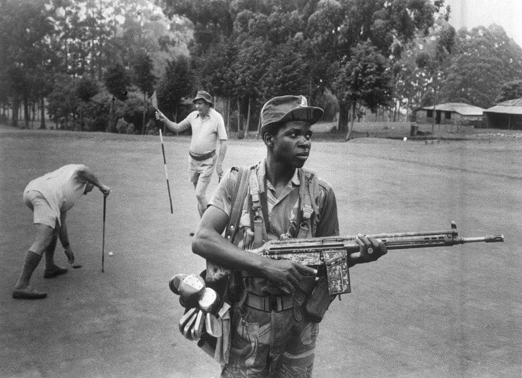 mospace69's tweet photo. @EuropeanTour @PGATOUR 

An Armed guard provides both caddie services and security at the Leopard Rock Hotel golf course in Rhodesia (present day Zimbabwe), December 1978. https://t.co/p1QmAdW9QI