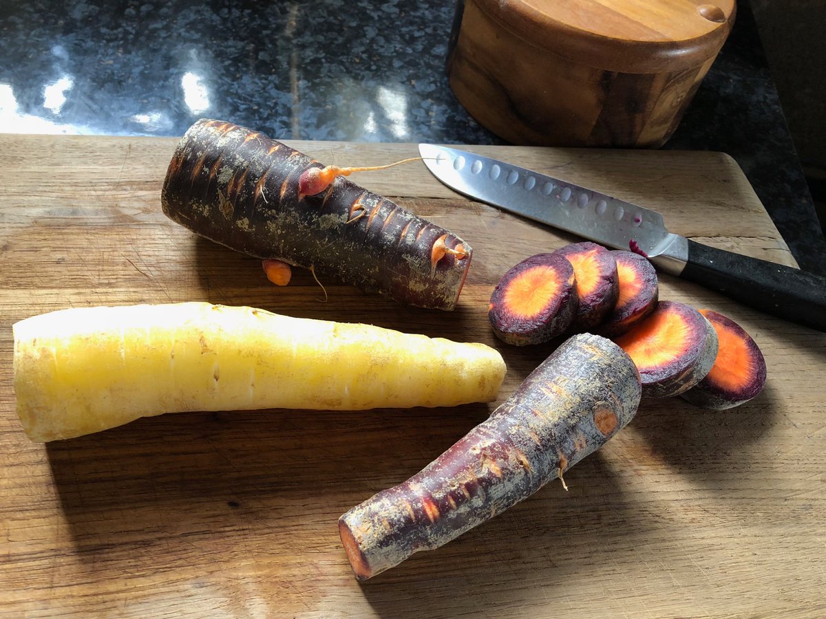 VegPlotPeach's tweet photo. #Homegrown Heritage #carrots look so beautiful! #foodart #vegatables #gardening #growyourownfood #stuffedmarrow for tea! https://t.co/KIPfH3lAJJ