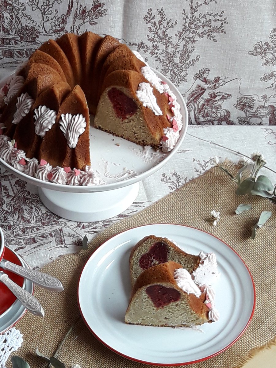 #NewPost on the blog!
#red #heart #Valentine 's #BundtCake
💞
.
¡#NuevoPost en el blog!
#bundt #cake con #corazón #rojo de #SanValentín
.
alf-lachefa.blogspot.com.es/2018/02/bundt-…
.
#bundtcakes #bundtstagram #allaboutthatbundt
#nutsaboutbundts #yearofthebundt #bundtbaking #nordicware