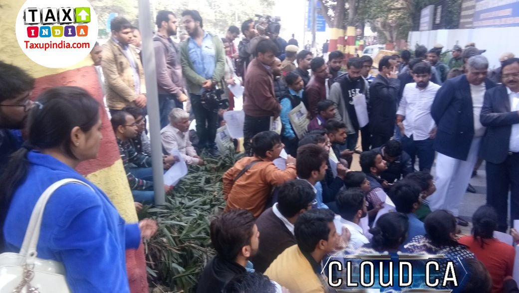 TaxupIndia's tweet photo. Situation at ICAI Bhawan, New Delhi.

#icaiinjustice   #ICAIpleaseExplain #SupportCAstudents https://t.co/vEQCjtEMTt